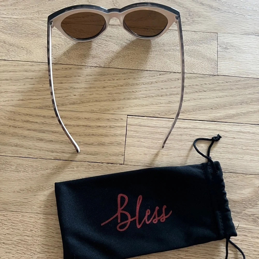 Bless Box Women’s Tortoiseshell Cat Eye Sunglasses OS‎ With dust bag